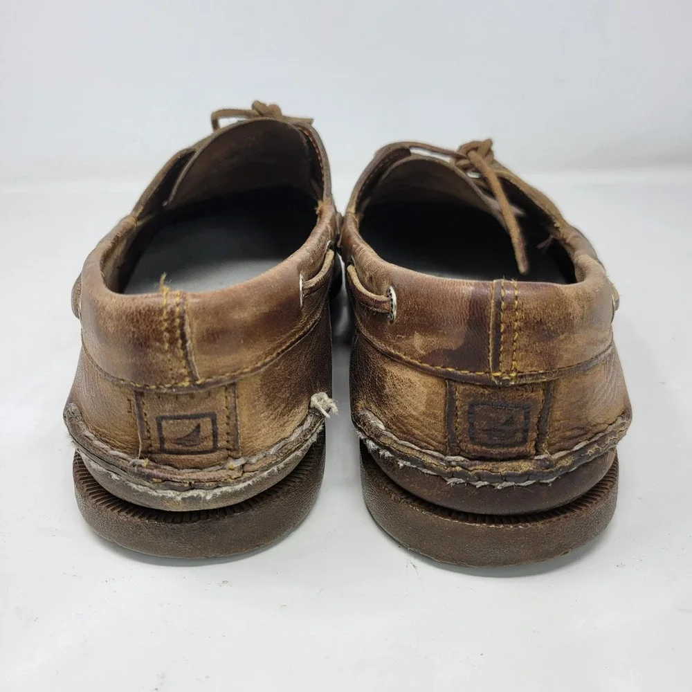 Sperry brand top